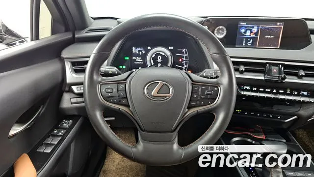 Lexus UX 2021