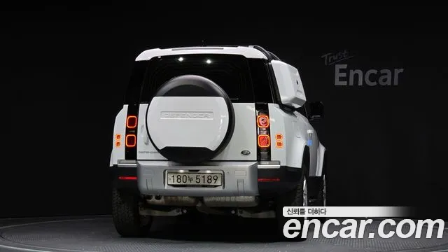 Land Rover Defender 2023