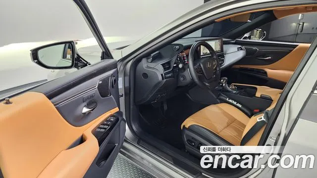 Lexus ES 2024