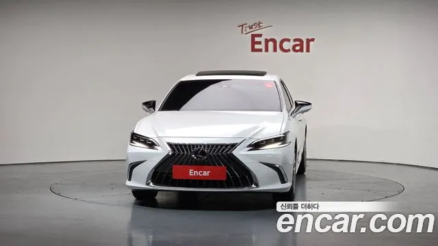 Lexus ES 2024