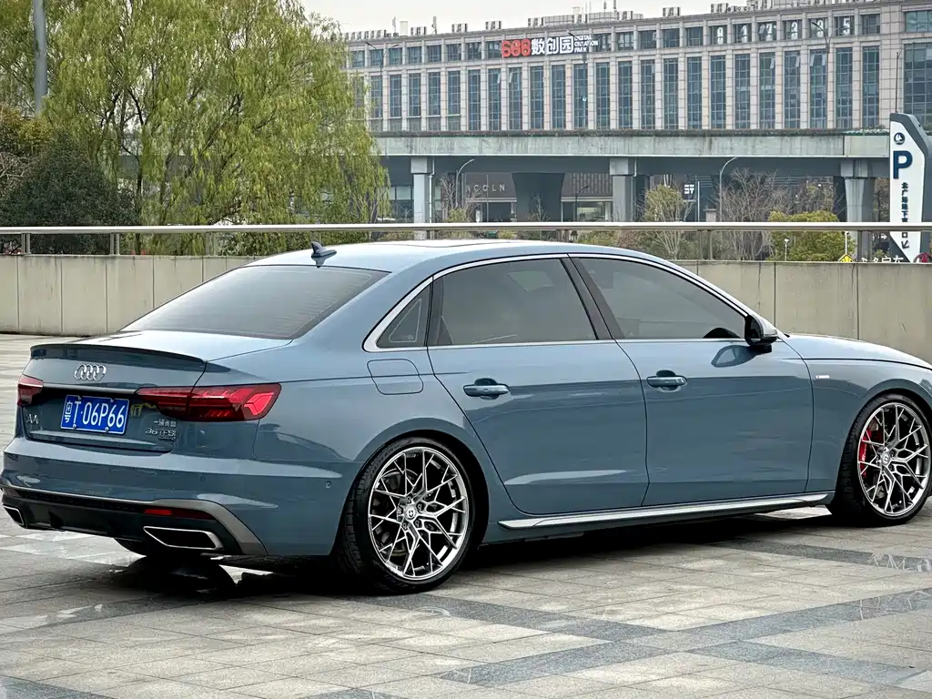 Audi A4 2023