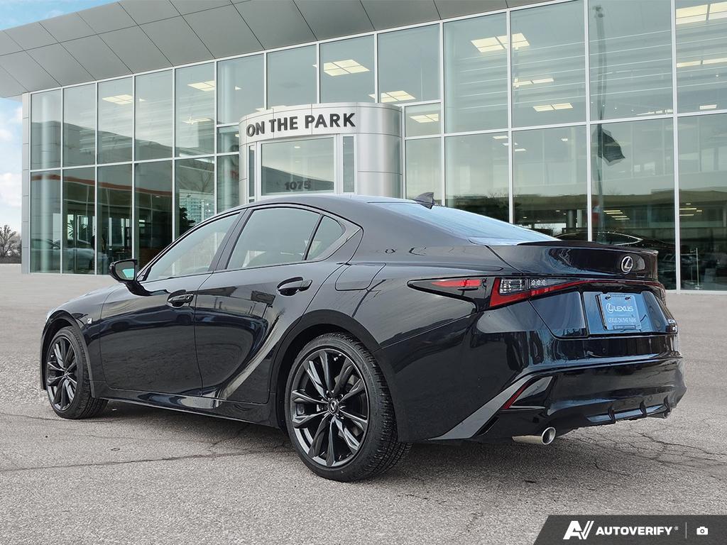 Lexus IS 2025