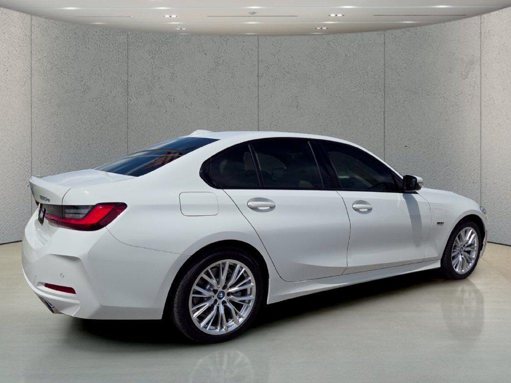 BMW 330 2023