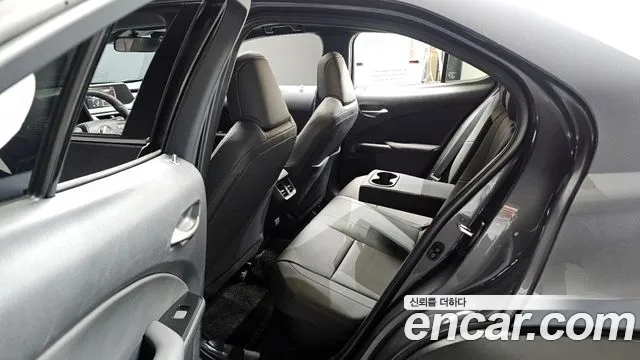 Lexus UX 2022