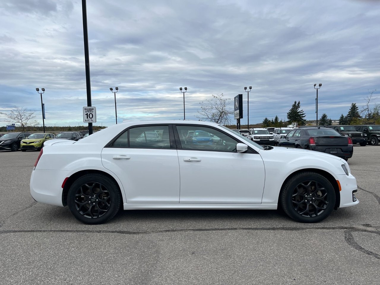 Chrysler 300 2023