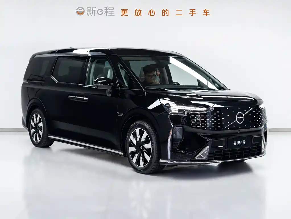 Volvo EM90 2024