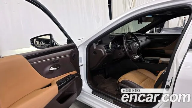 Lexus ES 2020