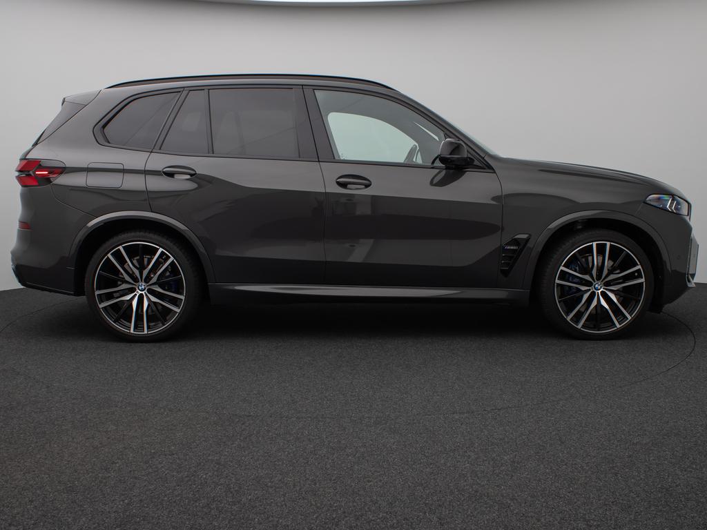 BMW X5 M60 2023