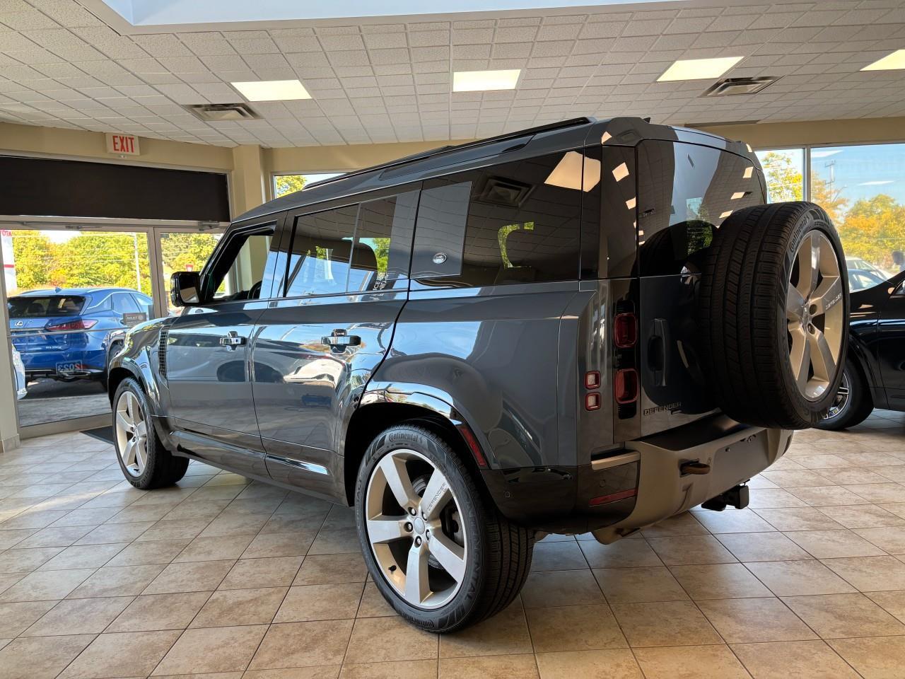 Land Rover Defender 2023