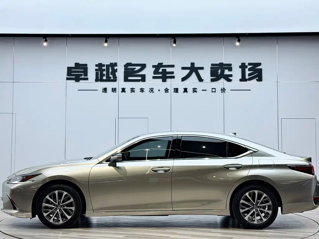Lexus ES 2024