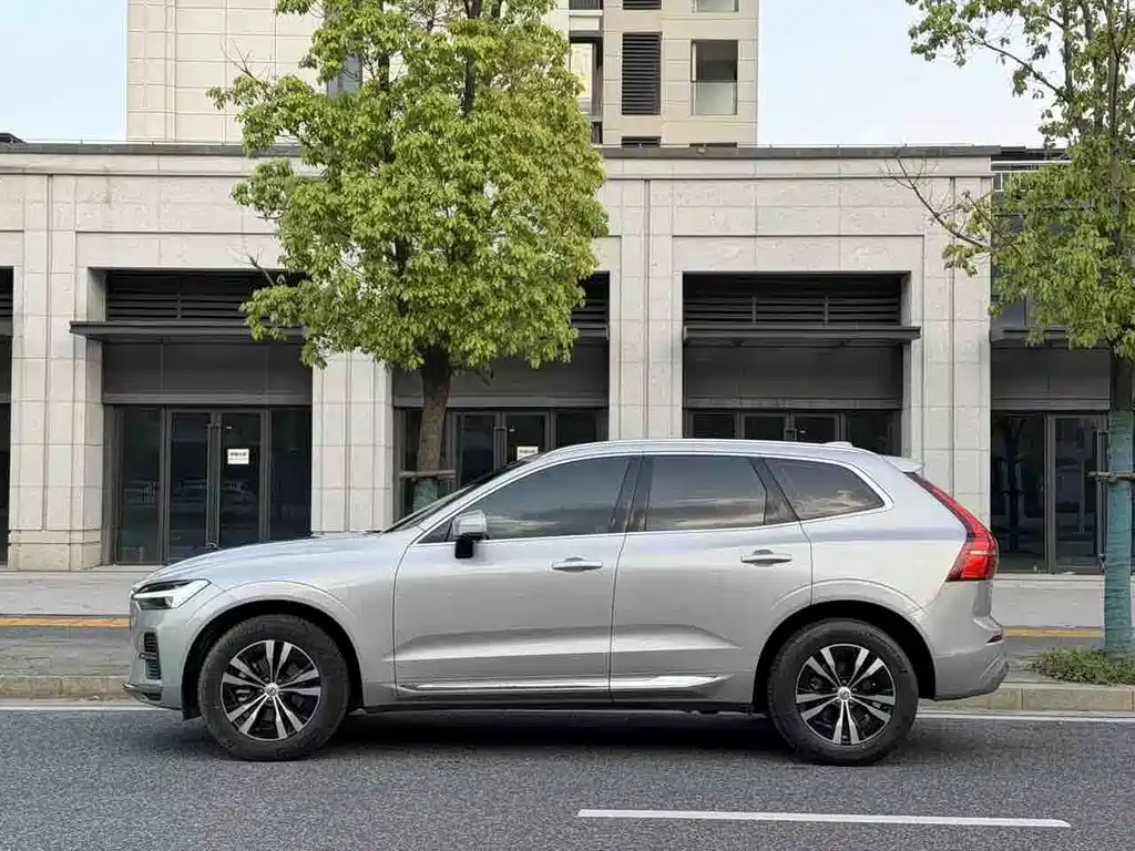 Volvo XC60 2025