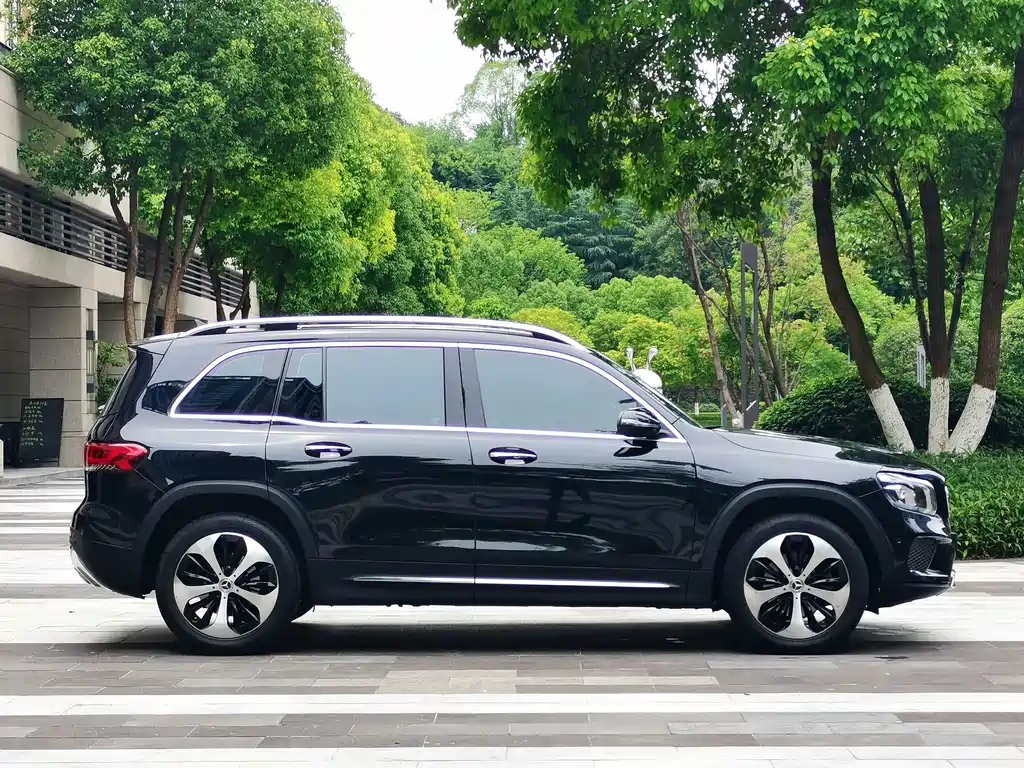 Mercedes-Benz GLB 2023