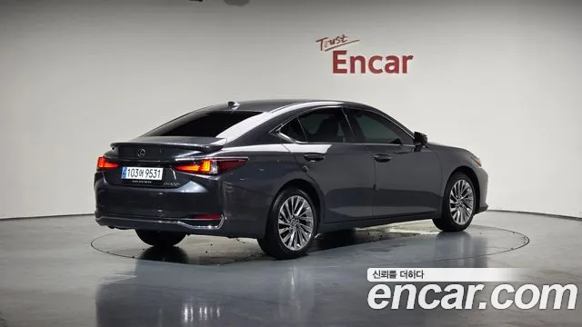 Lexus ES 2023