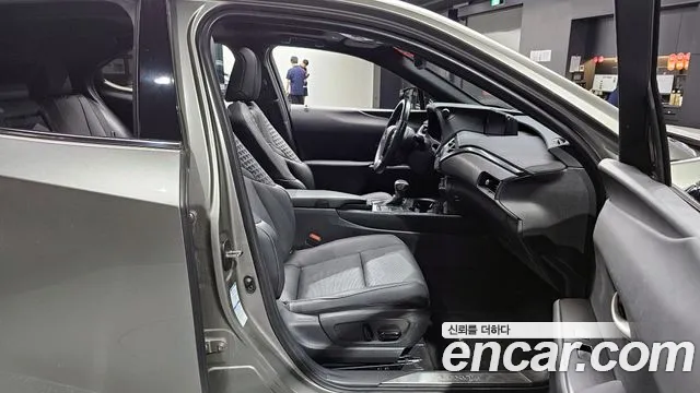 Lexus UX 2021