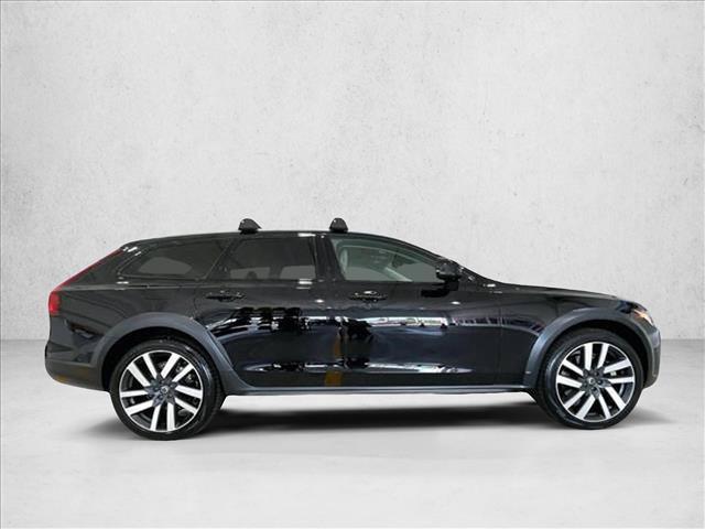 Volvo V90 Cross Country 2025