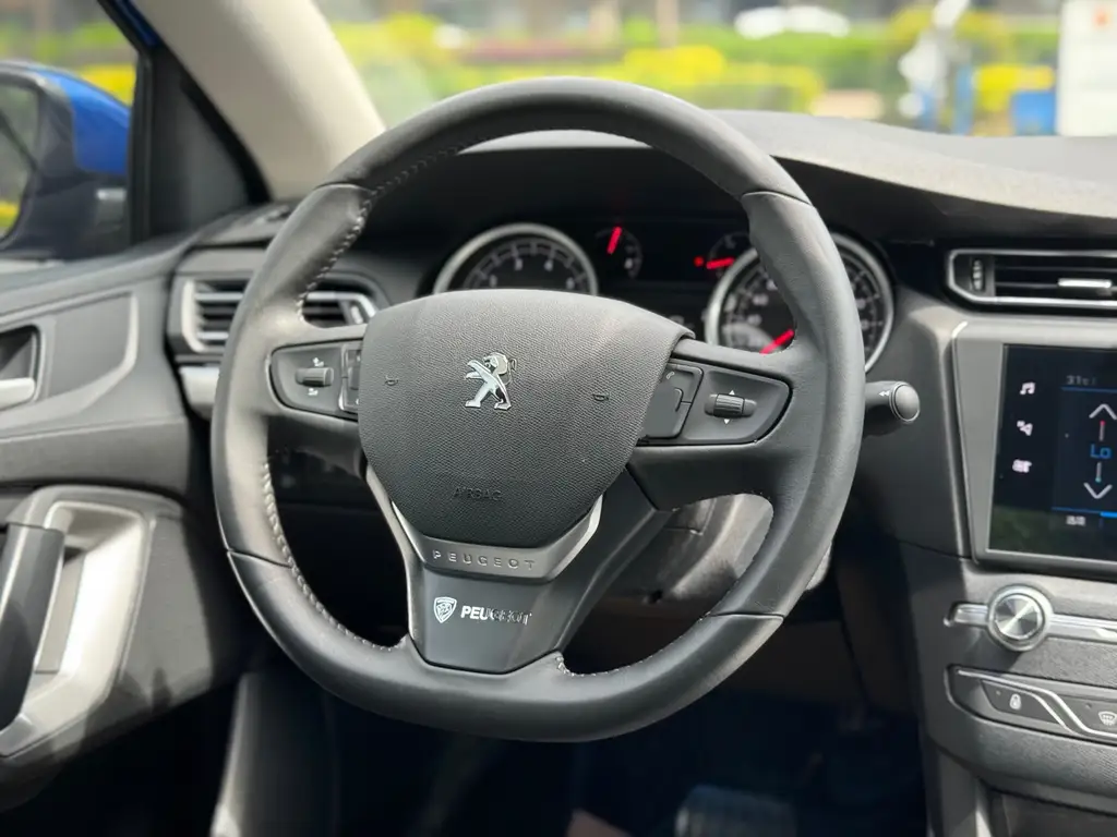 Peugeot 408 2021