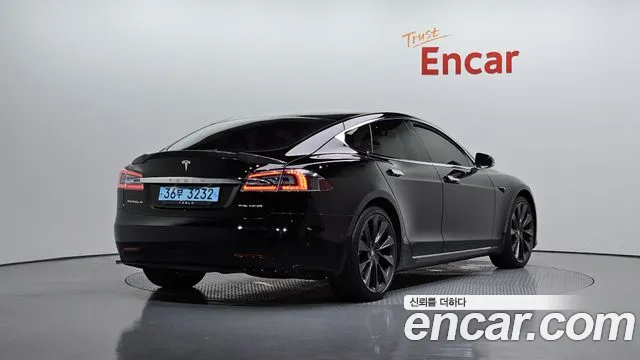Tesla Model S 2020