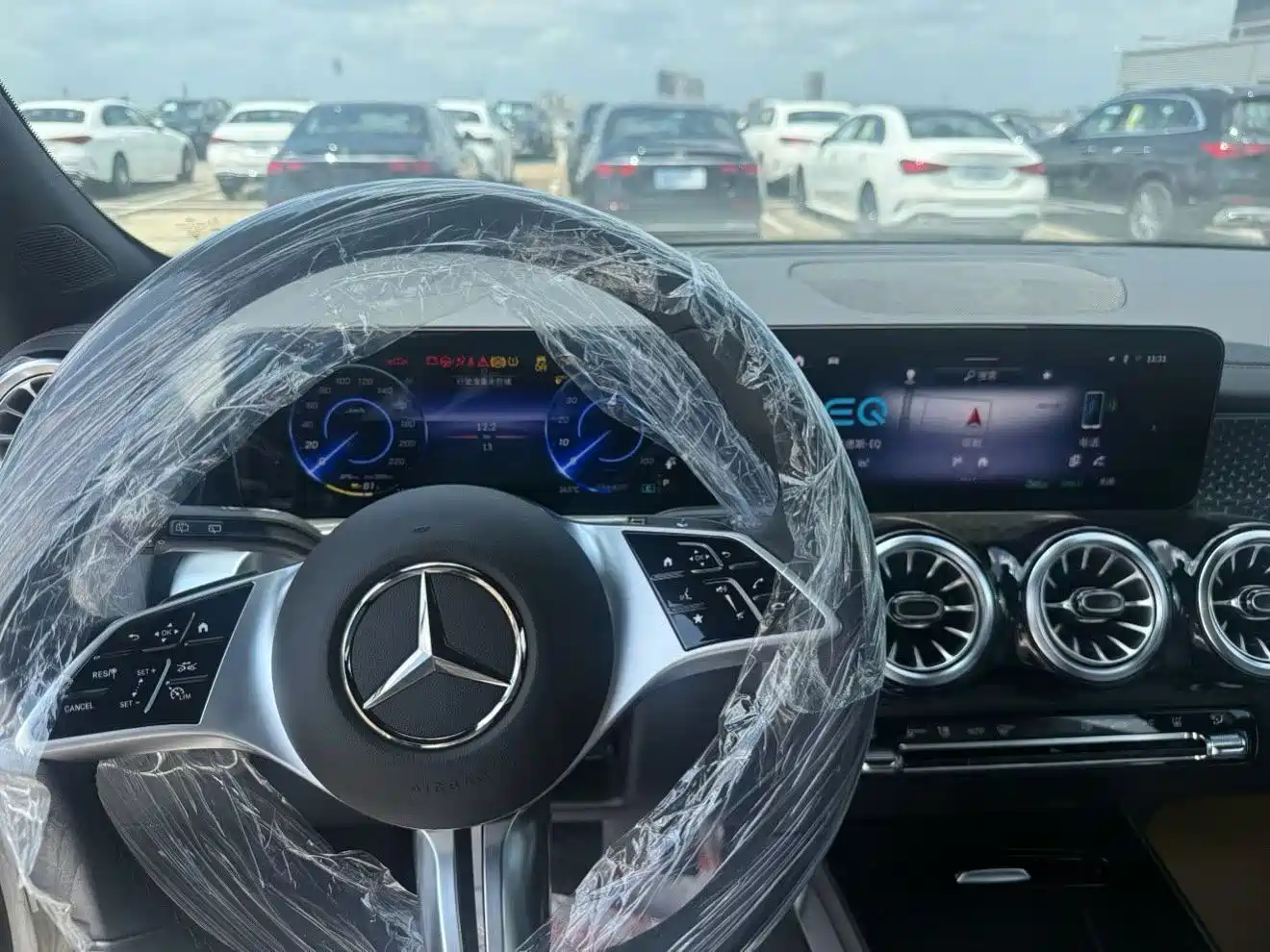 Mercedes-Benz EQB 2025