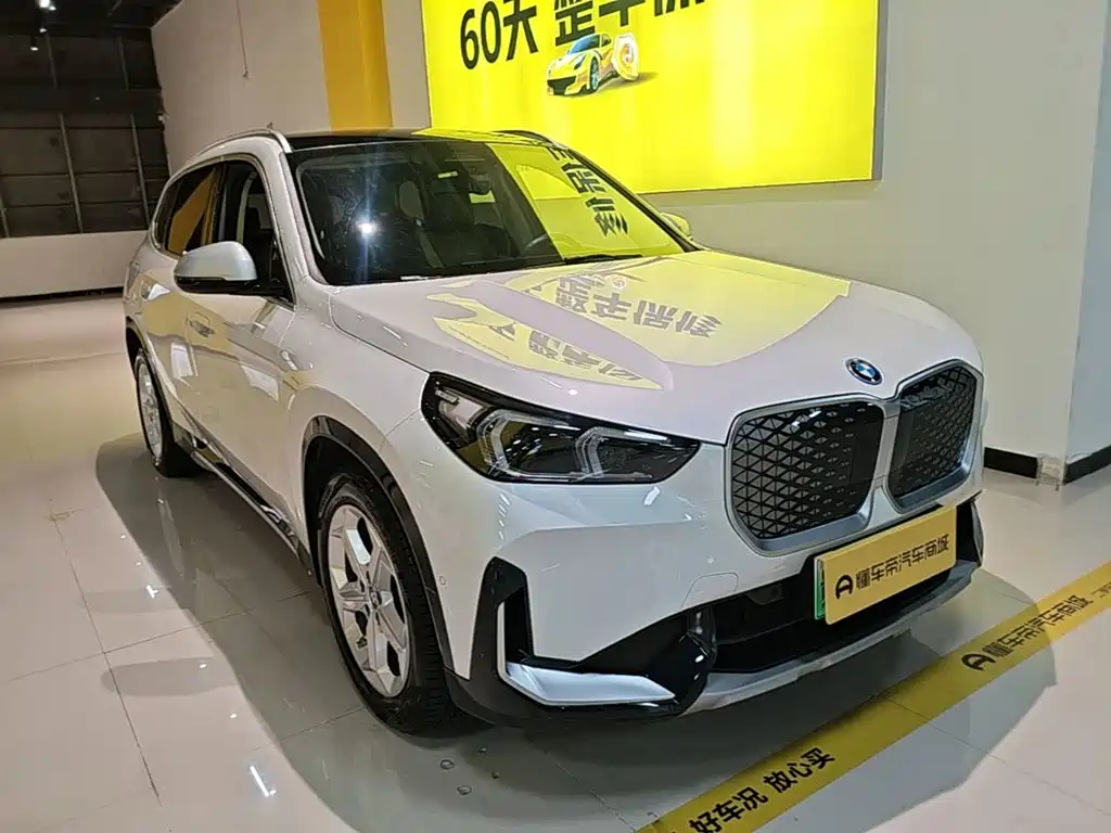 BMW iX1 2024