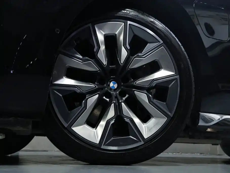 BMW i7 2024