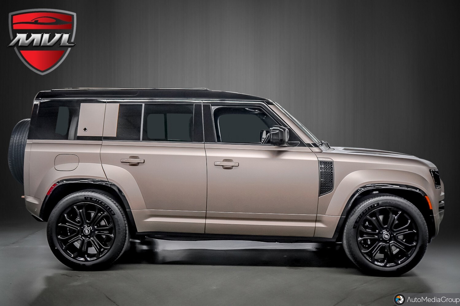 Land Rover Defender 2025