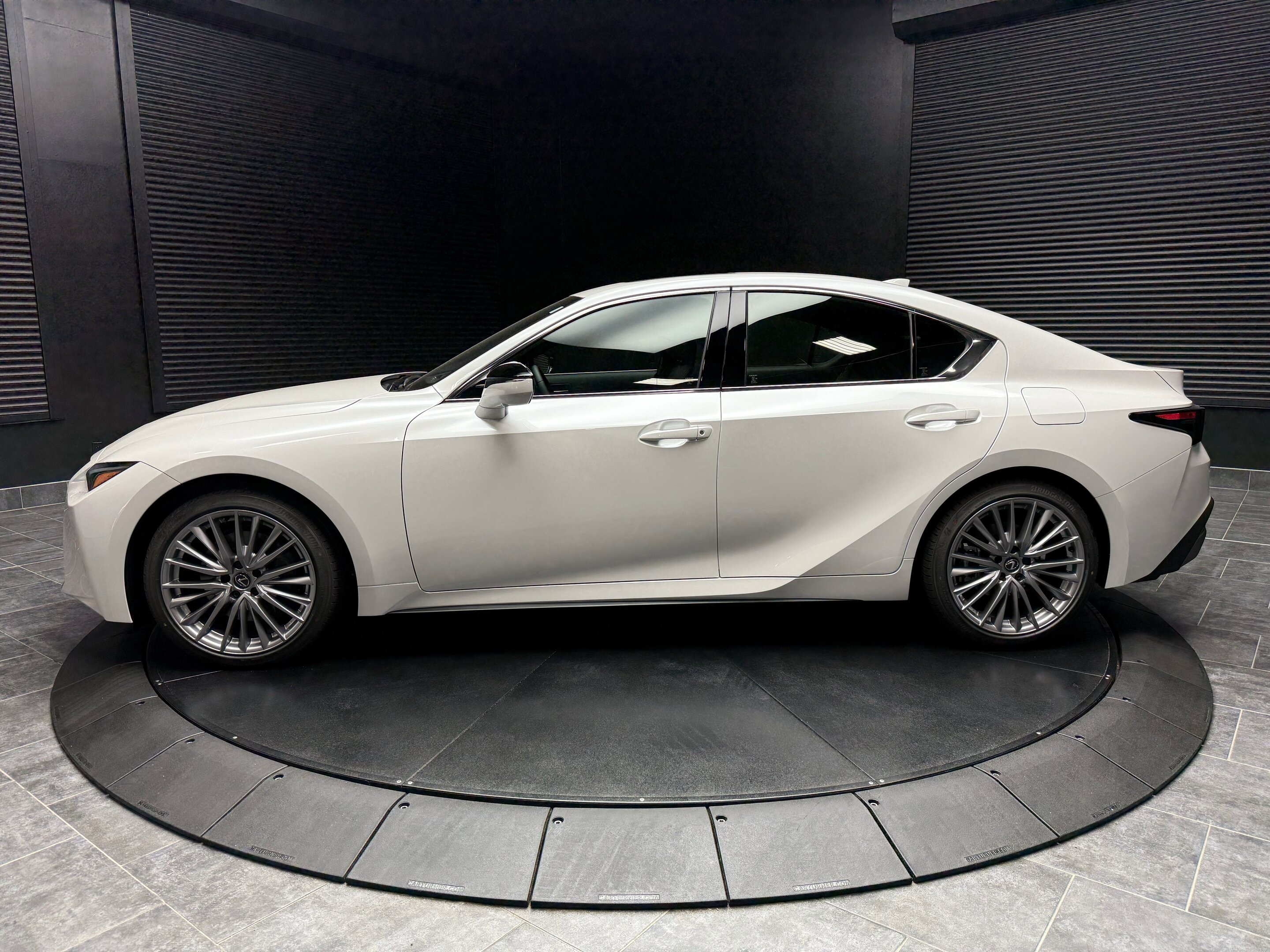 Lexus IS 2025