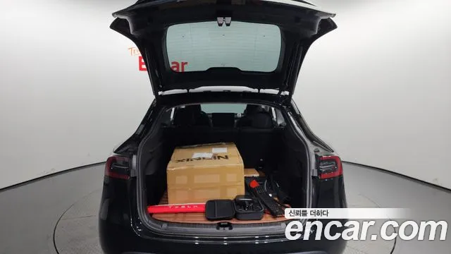 Tesla Model Y 2025