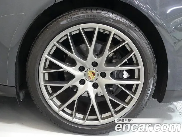 Porsche Panamera 2021