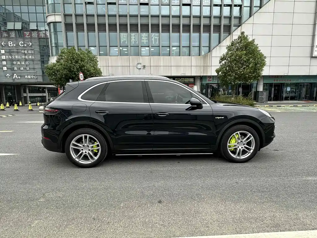 Porsche Cayenne 2022
