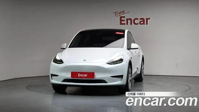 Tesla Model Y 2024