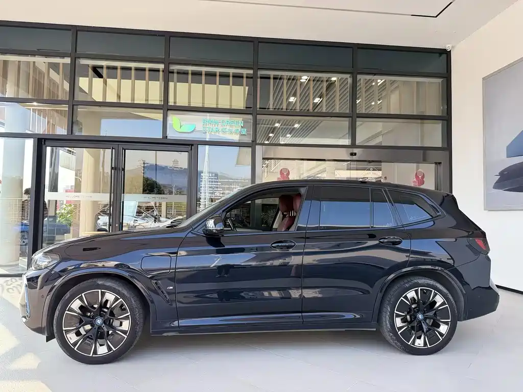 BMW iX3 2022