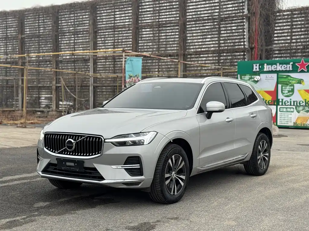 Volvo XC60 2025