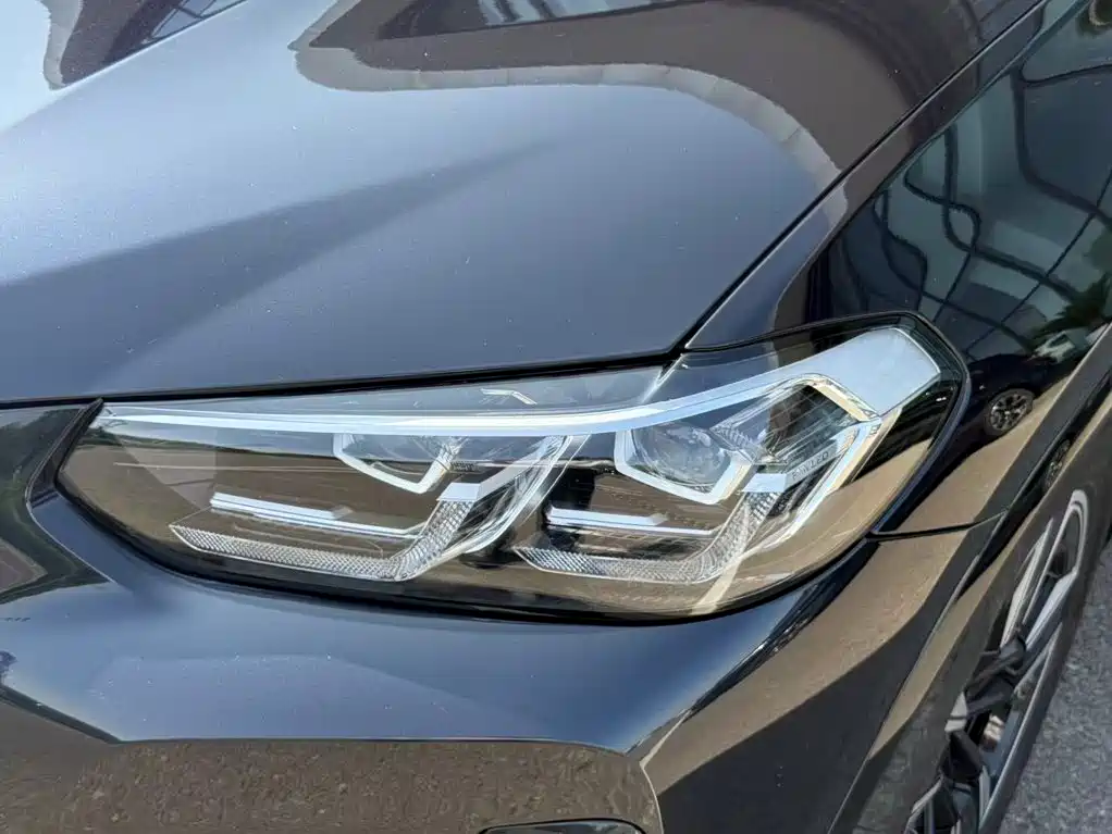 BMW iX3 2025