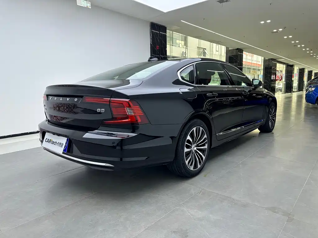 Volvo S90 2025