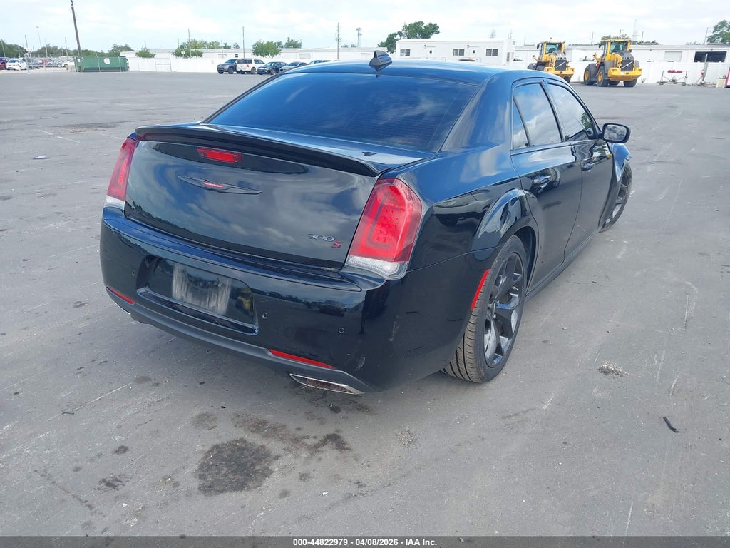 Chrysler 300 2022