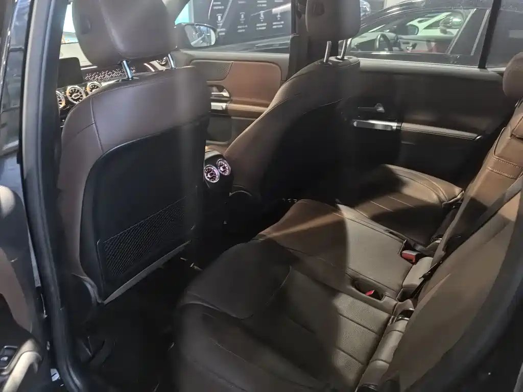 Mercedes-Benz GLB 2024