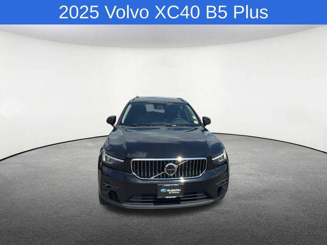 Volvo XC40 2025