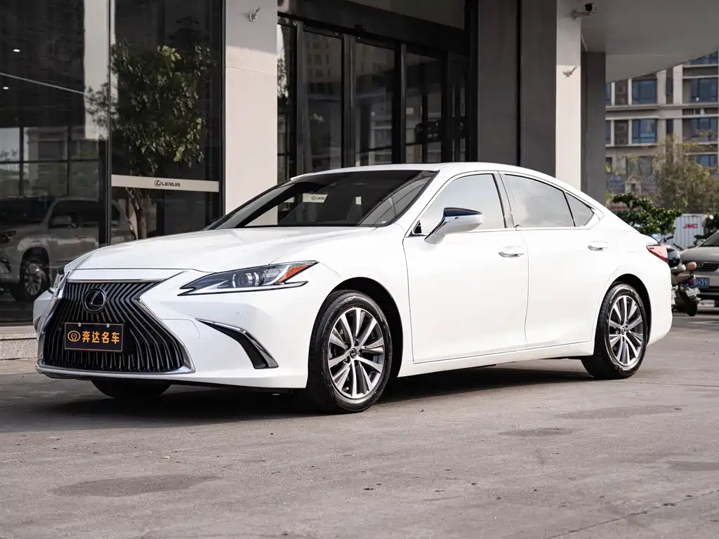 Lexus ES 2021