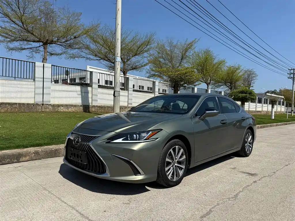 Lexus ES 2021