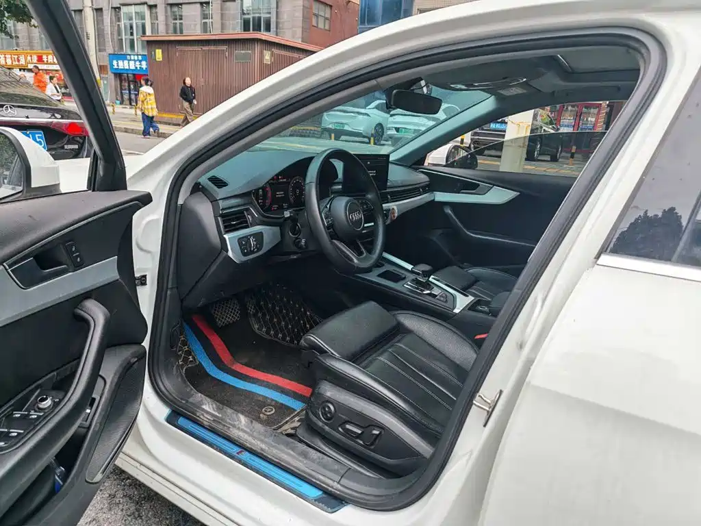 Audi A4 2023