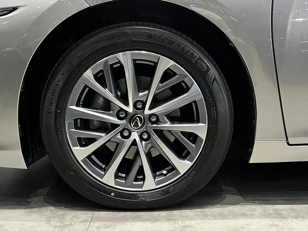 Lexus ES 2022
