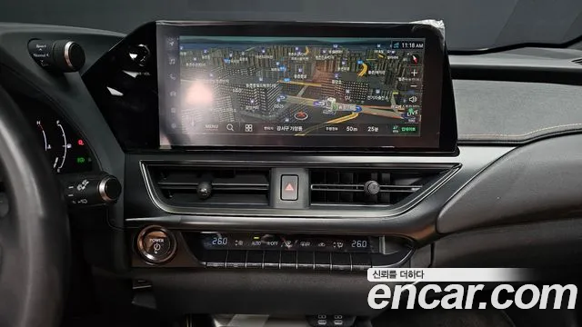 Lexus UX 2025