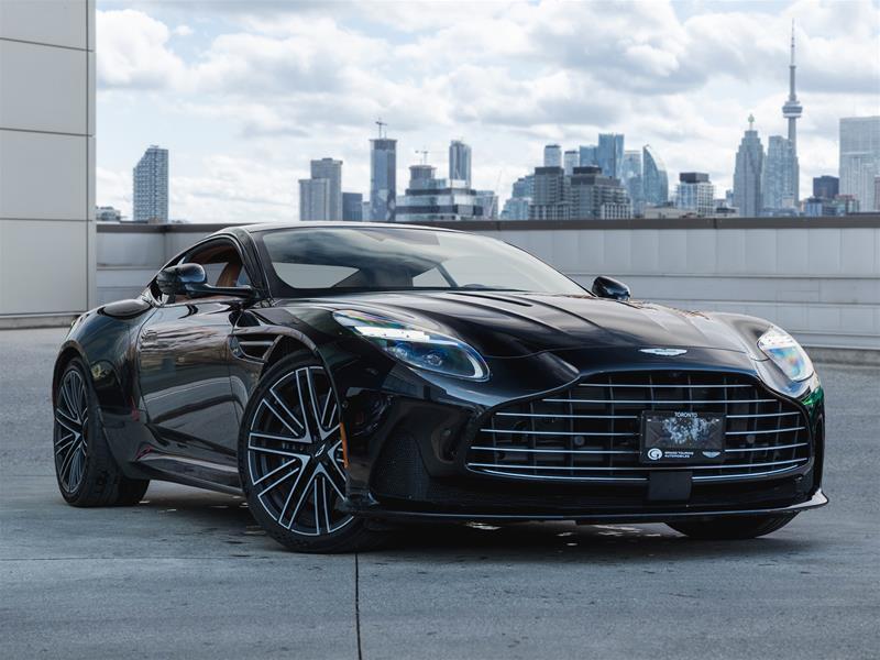 Aston Martin DB12 2025
