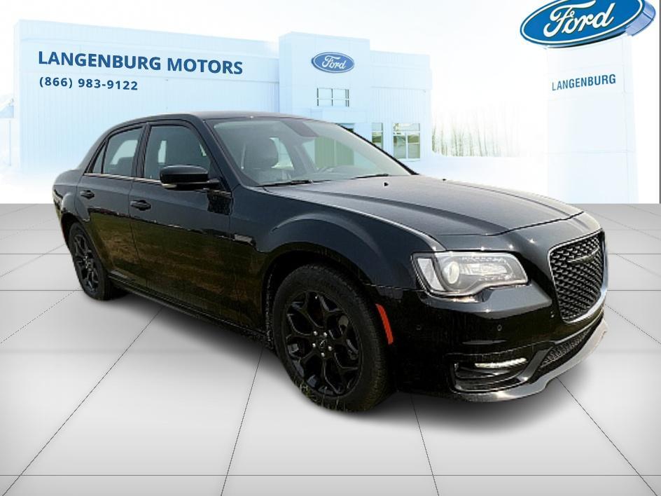 Chrysler 300 2022