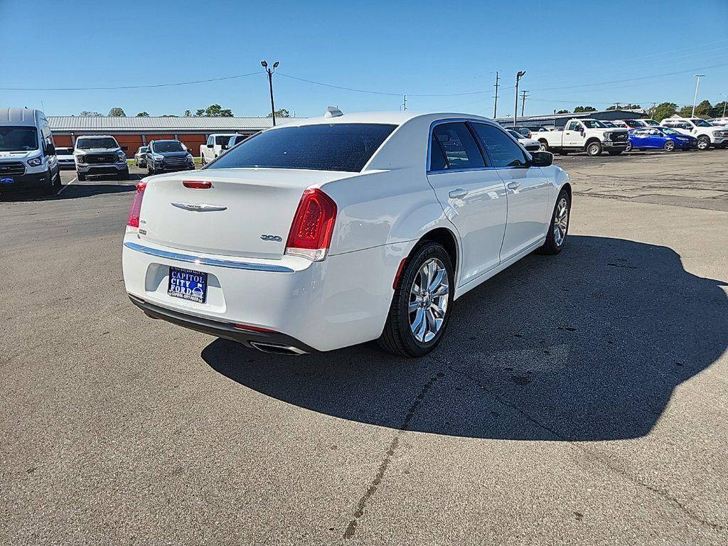 Chrysler 300 2022