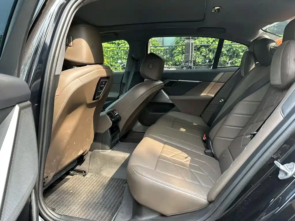 BMW i5 2024