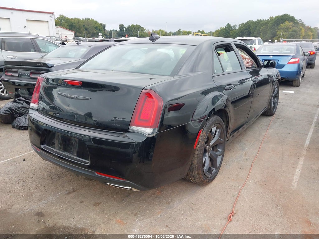 Chrysler 300 2021
