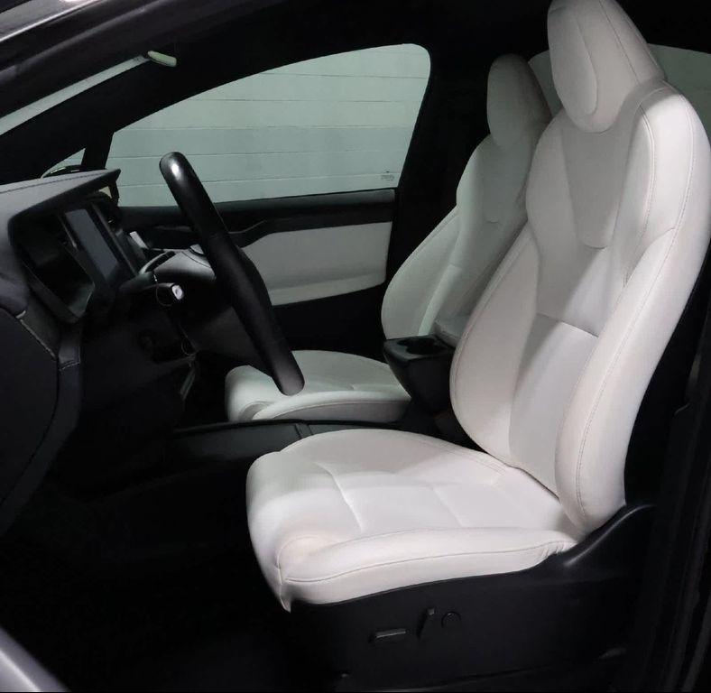 Tesla Model X 2021
