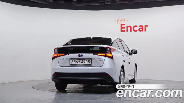 Toyota Prius 2021