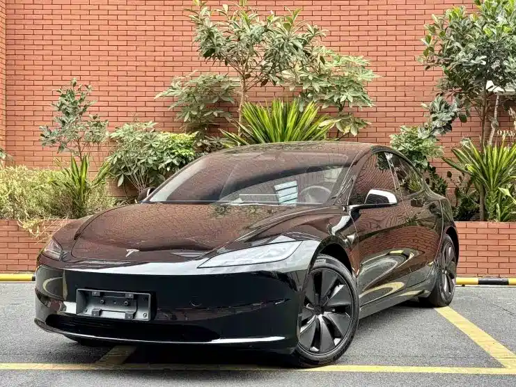 Tesla Model 3 2024